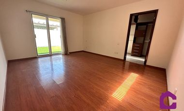 SE RENTA CASA EN DE UNA PLANTA EN MISION SAN JERONIMO QUERETARO VIG.24/7