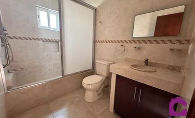 SE RENTA CASA EN DE UNA PLANTA EN MISION SAN JERONIMO QUERETARO VIG.24/7