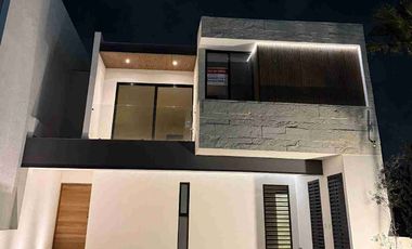 CASA EN VENTA EN SAN ANGEL RESIDENCIAL V