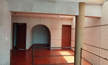 CASA EN VENTA SOBRE CALLE MUY CERCA DE PASEOS DE LA REFORMA EN COL. TRES DE MAYO $4,500,000.00