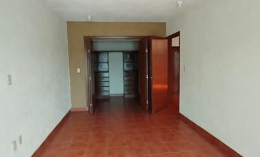 CASA EN VENTA SOBRE CALLE MUY CERCA DE PASEOS DE LA REFORMA EN COL. TRES DE MAYO $4,500,000.00