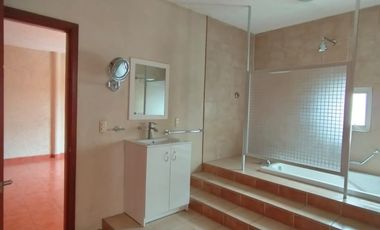 CASA EN VENTA SOBRE CALLE MUY CERCA DE PASEOS DE LA REFORMA EN COL. TRES DE MAYO $4,500,000.00