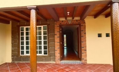 CASA EN VENTA SOBRE CALLE MUY CERCA DE PASEOS DE LA REFORMA EN COL. TRES DE MAYO $4,500,000.00