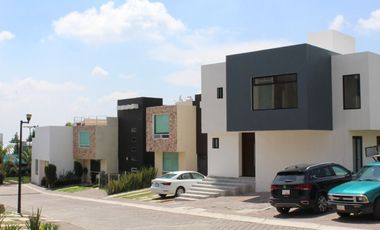 RENTA CASA AMPLIA CON JARDIN DENTRO DE FRACCIONAMIENTO VILLA TOSCANA EN SANTA URSULA ZIMATEPEC, TLAXCALA.