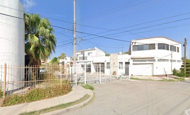 Casa en Remate Bancario, Fracc Paseos de Chihuahua, muy cerca de la UACH, Chihuahua, Chih.
