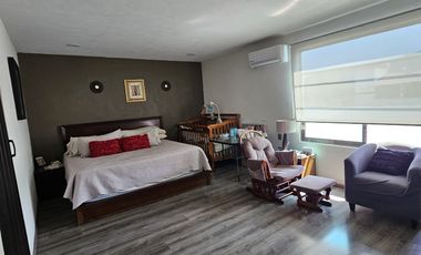 Casa en Rente Juriquilla 4 habitaciones cada una con baño, Cuarto de servicio, Roof Garden