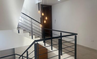 HERMOSA Y AMPLIA CASA EN RENTA