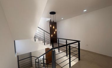HERMOSA Y AMPLIA CASA EN RENTA