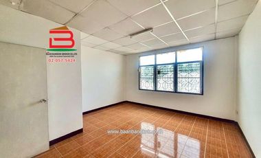 ทาวน์เฮาส์ หมู่บ้าน อยู่เจริญ 1 (คลอง 4 ลำลูกกา) เนื้อที่ 17 ตรว. ใกล้โรงเรียนบีคอนเฮาส์ แย้มสอาดรังสิต ถนนรังสิต-นครนายก ต.บึงยี่โถ อ.ธัญบุรี จ.ปทุมธ