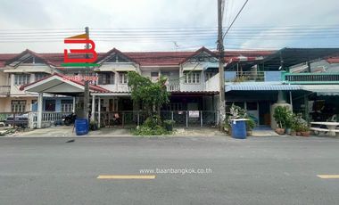 ทาวน์เฮาส์ หมู่บ้าน อยู่เจริญ 1 (คลอง 4 ลำลูกกา) เนื้อที่ 17 ตรว. ใกล้โรงเรียนบีคอนเฮาส์ แย้มสอาดรังสิต ถนนรังสิต-นครนายก ต.บึงยี่โถ อ.ธัญบุรี จ.ปทุมธ