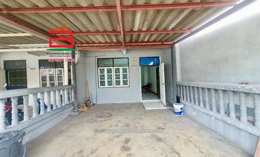ทาวน์เฮาส์ หมู่บ้าน อยู่เจริญ 1 (คลอง 4 ลำลูกกา) เนื้อที่ 17 ตรว. ใกล้โรงเรียนบีคอนเฮาส์ แย้มสอาดรังสิต ถนนรังสิต-นครนายก ต.บึงยี่โถ อ.ธัญบุรี จ.ปทุมธ