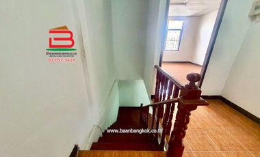 ทาวน์เฮาส์ หมู่บ้าน อยู่เจริญ 1 (คลอง 4 ลำลูกกา) เนื้อที่ 17 ตรว. ใกล้โรงเรียนบีคอนเฮาส์ แย้มสอาดรังสิต ถนนรังสิต-นครนายก ต.บึงยี่โถ อ.ธัญบุรี จ.ปทุมธ