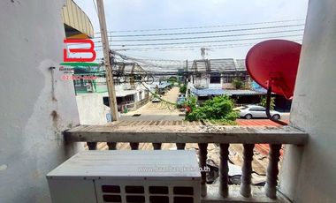 ทาวน์เฮาส์ หมู่บ้าน อยู่เจริญ 1 (คลอง 4 ลำลูกกา) เนื้อที่ 17 ตรว. ใกล้โรงเรียนบีคอนเฮาส์ แย้มสอาดรังสิต ถนนรังสิต-นครนายก ต.บึงยี่โถ อ.ธัญบุรี จ.ปทุมธ