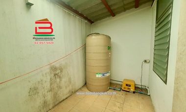 ทาวน์เฮาส์ หมู่บ้าน อยู่เจริญ 1 (คลอง 4 ลำลูกกา) เนื้อที่ 17 ตรว. ใกล้โรงเรียนบีคอนเฮาส์ แย้มสอาดรังสิต ถนนรังสิต-นครนายก ต.บึงยี่โถ อ.ธัญบุรี จ.ปทุมธ