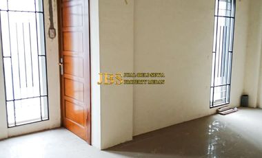 Jual Villa Kondisi Siap Huni Komplek Graha Metropolitan Cluster Sophie Suite