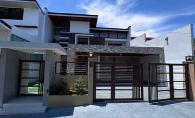 FOR SALE: HOUSE & LOT IN MERVILLE PARANAQUE CITY