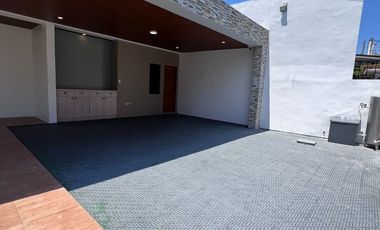 FOR SALE: HOUSE & LOT IN MERVILLE PARANAQUE CITY