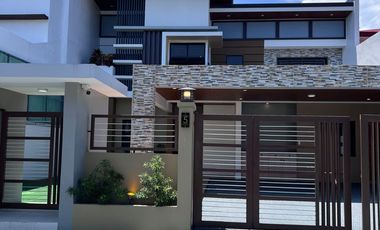 FOR SALE: HOUSE & LOT IN MERVILLE PARANAQUE CITY
