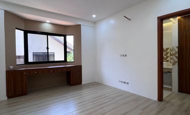 FOR SALE: HOUSE & LOT IN MERVILLE PARANAQUE CITY