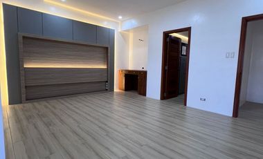 FOR SALE: HOUSE & LOT IN MERVILLE PARANAQUE CITY