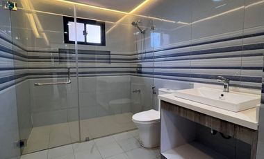 FOR SALE: HOUSE & LOT IN MERVILLE PARANAQUE CITY