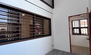 FOR SALE: HOUSE & LOT IN MERVILLE PARANAQUE CITY