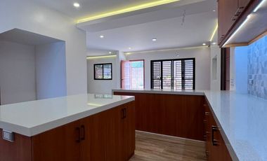 FOR SALE: HOUSE & LOT IN MERVILLE PARANAQUE CITY