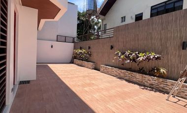 FOR SALE: HOUSE & LOT IN MERVILLE PARANAQUE CITY