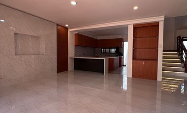 FOR SALE: HOUSE & LOT IN MERVILLE PARANAQUE CITY