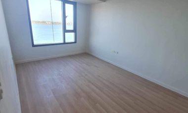 Resale Brandnew Beach Condo Unit in Mandani Bay