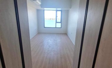 Resale Brandnew Beach Condo Unit in Mandani Bay