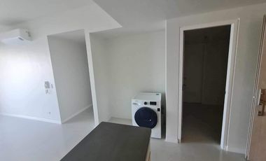 Resale Brandnew Beach Condo Unit in Mandani Bay
