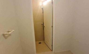 Resale Brandnew Beach Condo Unit in Mandani Bay