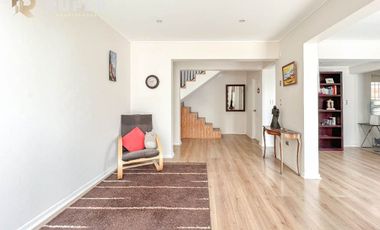 CASA AISLADA DE 2 PISOS EN VENTA, QUILPUÉ