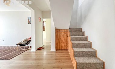 CASA AISLADA DE 2 PISOS EN VENTA, QUILPUÉ