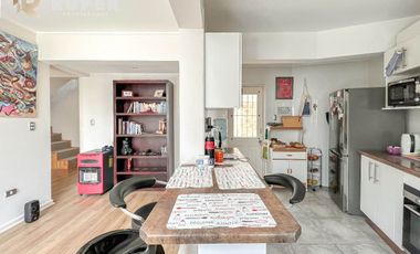 CASA AISLADA DE 2 PISOS EN VENTA, QUILPUÉ