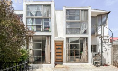 CASA AISLADA DE 2 PISOS EN VENTA, QUILPUÉ