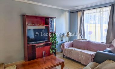 Leon Propiedades vende hermosa casa en Curacaví centro.