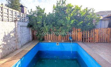 Leon Propiedades vende hermosa casa en Curacaví centro.