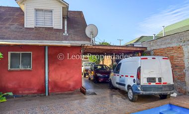 Leon Propiedades vende hermosa casa en Curacaví centro.