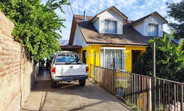 Leon Propiedades vende hermosa casa en Curacaví centro.