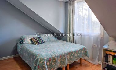 Leon Propiedades vende hermosa casa en Curacaví centro.