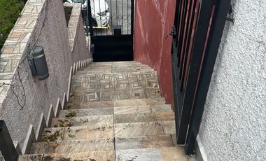 Vendo casa  de 4 recámaras construida en un solo piso en Arboledas a unos metros de Jinetes