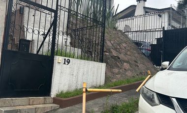 Vendo casa  de 4 recámaras construida en un solo piso en Arboledas a unos metros de Jinetes