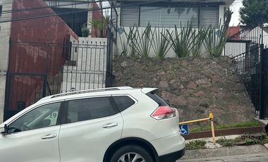 Vendo casa  de 4 recámaras construida en un solo piso en Arboledas a unos metros de Jinetes