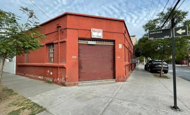 Casa esquina de uso comercial/habitacional en arriendo