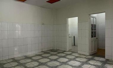 Casa esquina de uso comercial/habitacional en arriendo