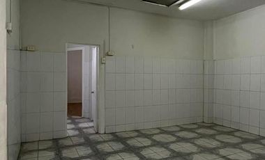 Casa esquina de uso comercial/habitacional en arriendo