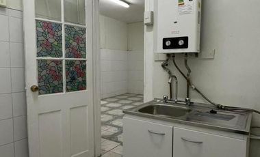 Casa esquina de uso comercial/habitacional en arriendo