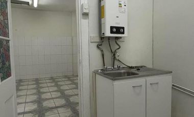 Casa esquina de uso comercial/habitacional en arriendo